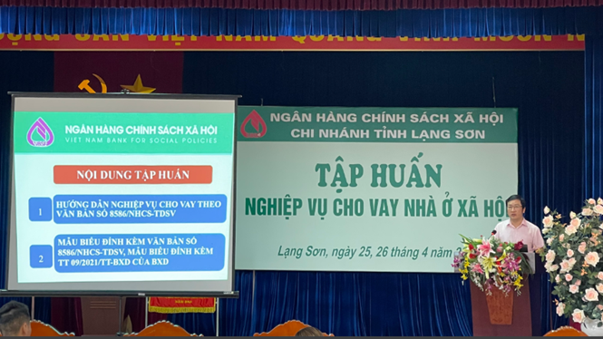 Ông Phạm Mạnh Hà, Phó giám đốc chi nhánh chỉ đạo và thực hiện tập huấn